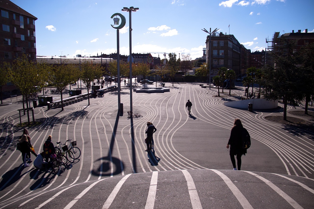 Fra romantik til rebel: Hjerteøreringe i moderne mode